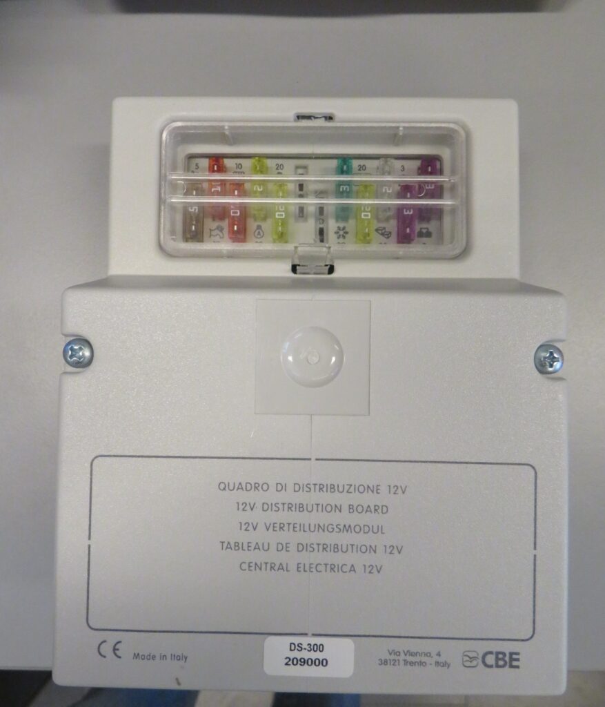 CBE – 12V Verteilermodul DS 300 – Campingservice Maxxx